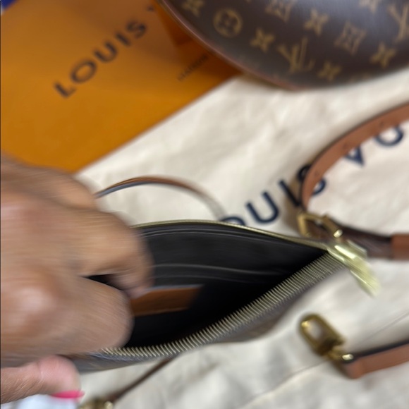 Louis Vuitton Reverse Monogram Canvas Loop Hobo - Picture 9 of 15